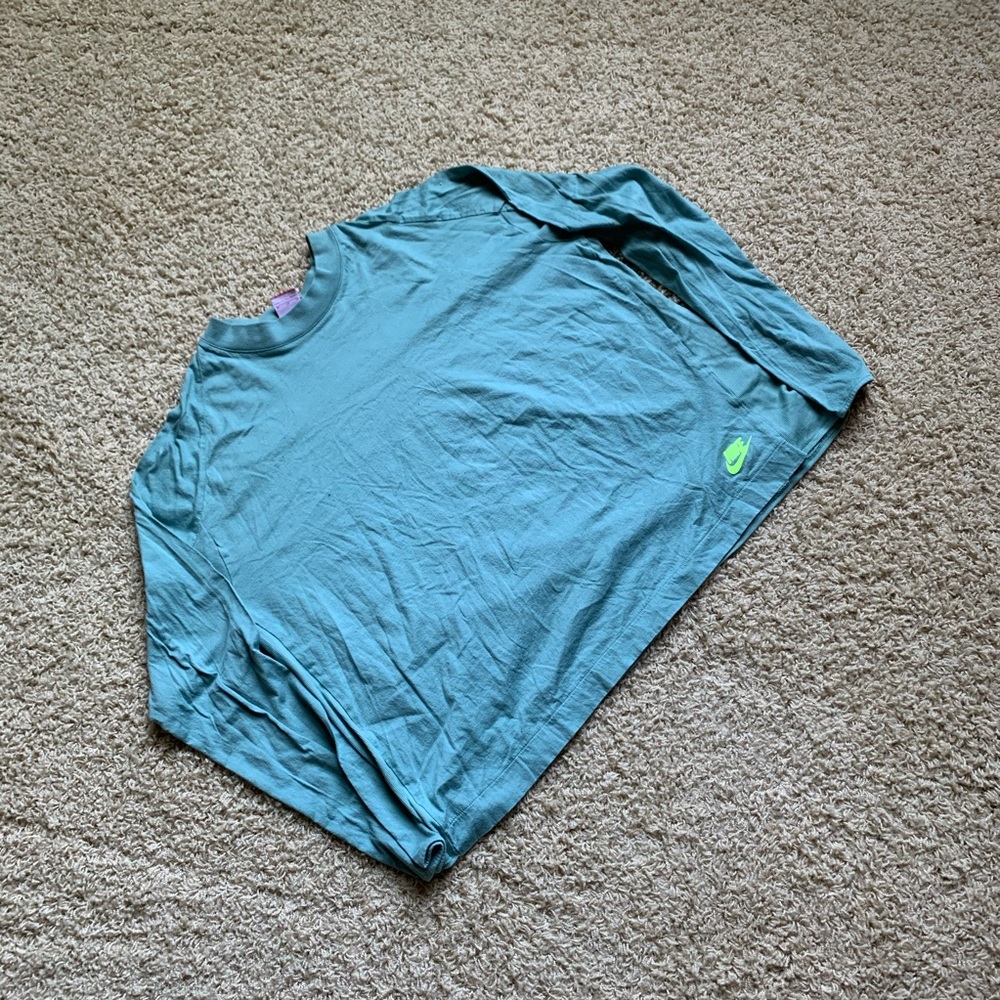 Nike Loose Fit Long Sleeve Shirt